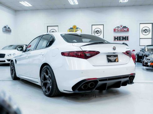 Used 2017 Alfa Romeo Giulia Quadrifoglio image 10