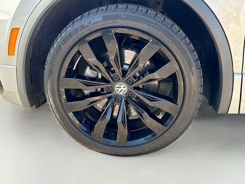Used 2020 Volkswagen Tiguan SE R-Line image 42