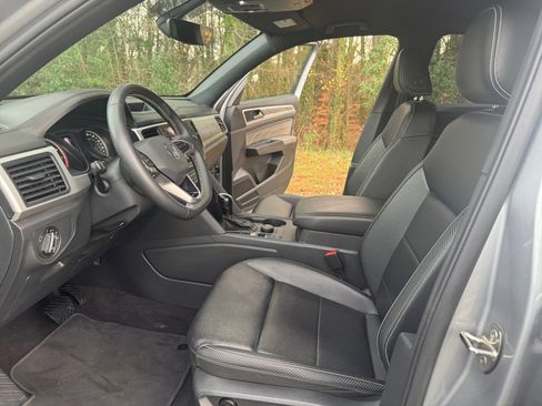 Used 2021 Volkswagen Atlas Cross Sport SE image 33