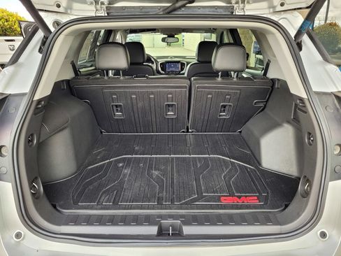 Used 2022 GMC Terrain SLT w/ Infotainment Package II AWD/4WD image 7