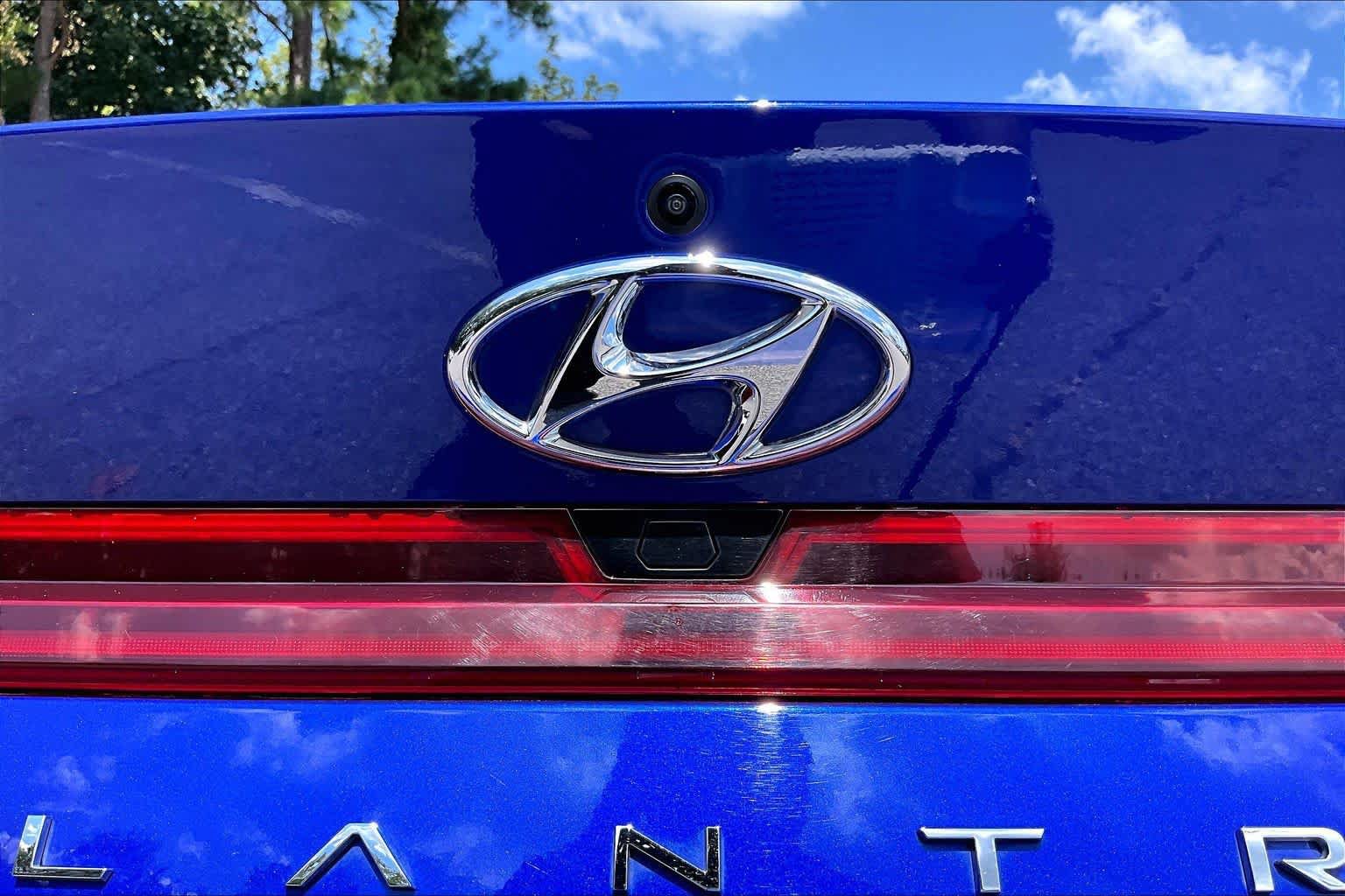 Used 2023 Hyundai Elantra Limited FWD image 31