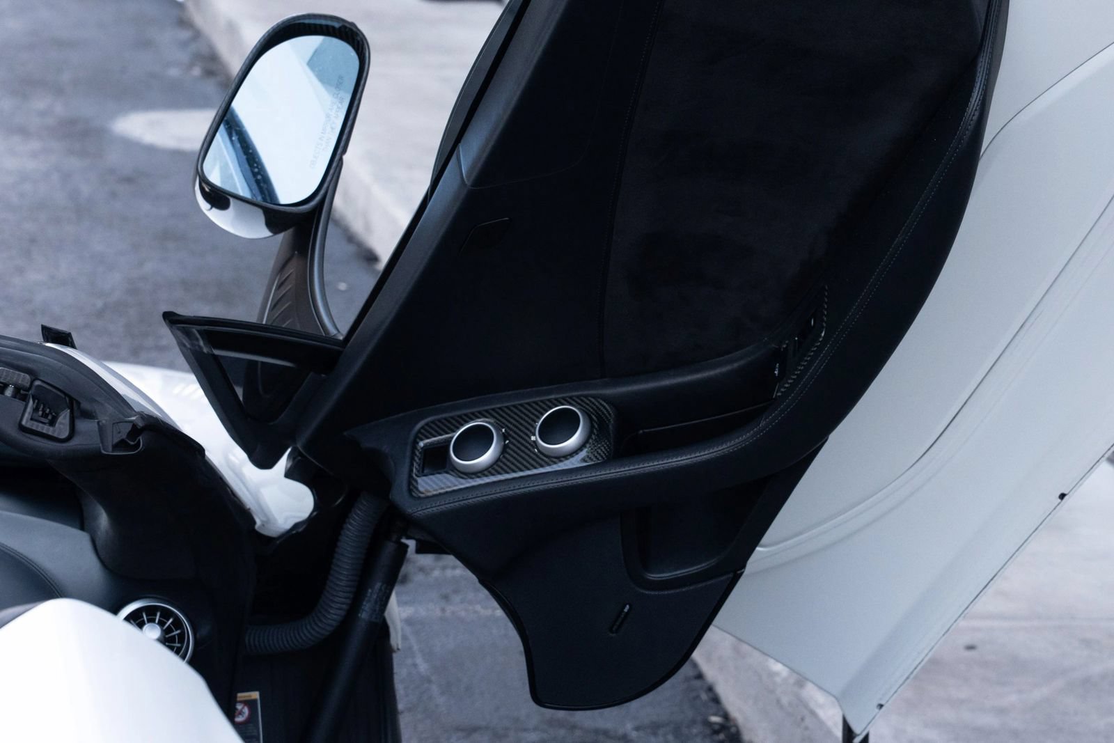 Used 2013 McLaren MP4-12C Spider RWD image 26