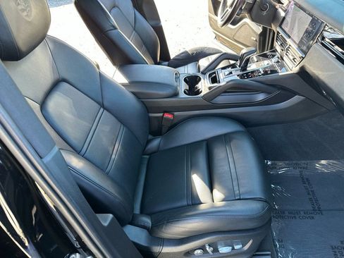 Used 2019 Porsche Cayenne E-Hybrid image 12