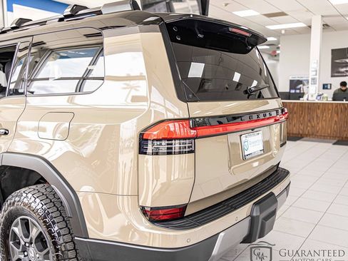 Used 2024 Lexus GX 550 AWD/4WD image 12