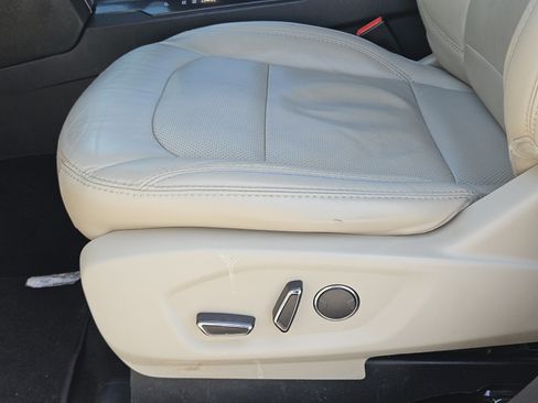 Used 2018 Ford Explorer Limited w/ Ford Safe & Smart Package FWD image 24