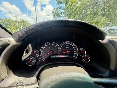 Used 2005 Chevrolet Corvette Convertible w/ Preferred Equipment Group RWD image 10