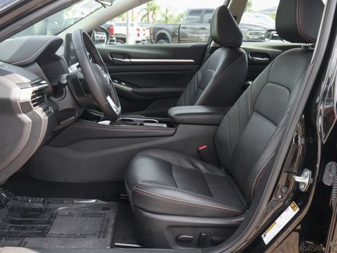 Used 2025 Nissan Altima 2.5 SR w/ SR Premium Package FWD image 19