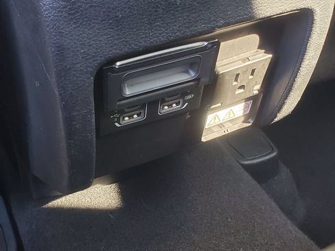 Used 2020 Jeep Cherokee Limited AWD/4WD image 28