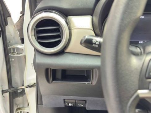 Used 2022 Nissan Versa SV FWD image 23