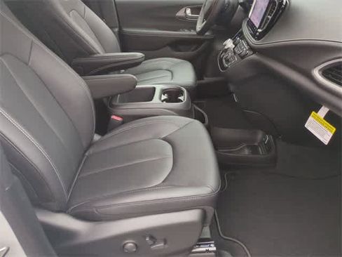 New 2026 Chrysler Pacifica Select image 22