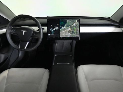 Used 2023 Tesla Model 3 Standard Range image 9