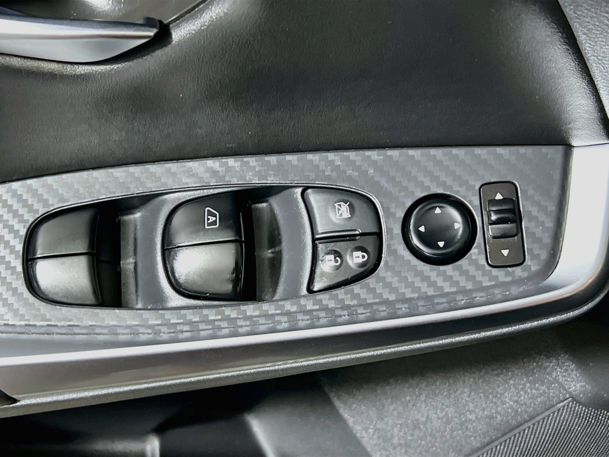 Used 2025 Nissan Sentra SR FWD image 16