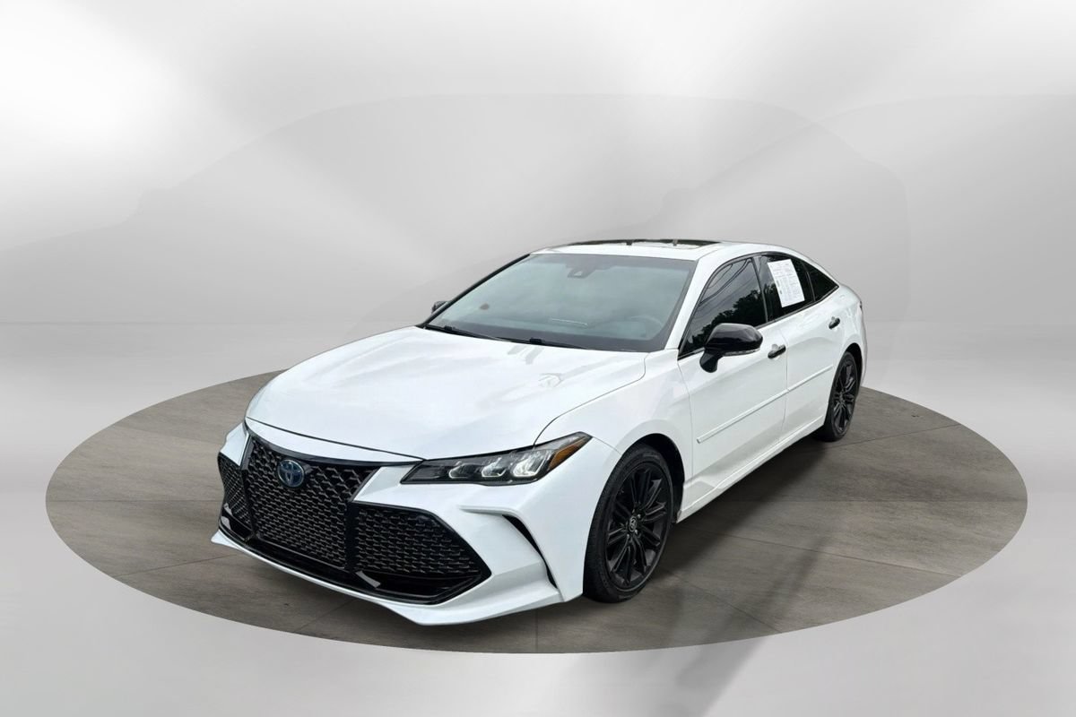 Used 2022 Toyota Avalon XSE FWD image 1