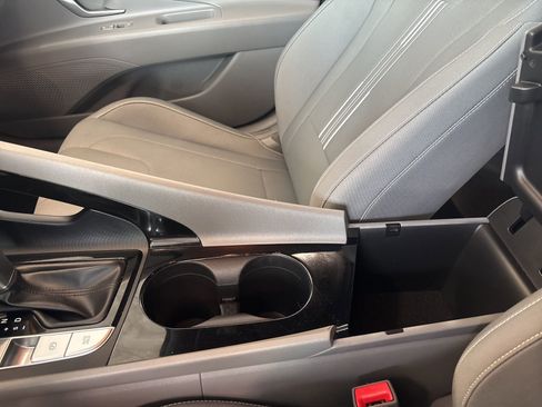 Used 2022 Hyundai Elantra SEL w/ Convenience Package image 4