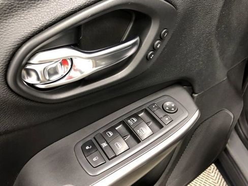 Used 2020 Jeep Cherokee Limited w/ Advanced Safety Group AWD/4WD image 14