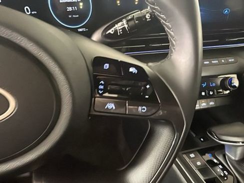 Used 2025 Hyundai Elantra SEL FWD image 17