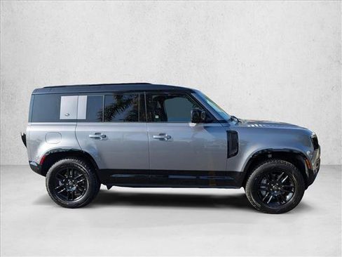 Used 2023 Land Rover Defender 110 X-Dynamic SE image 4