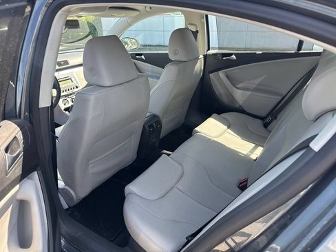 Used 2009 Volkswagen Passat Komfort FWD image 26