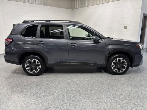 Used 2025 Subaru Forester Premium AWD/4WD image 8