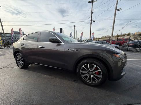 Used 2018 Maserati Levante image 8