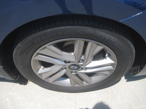 Used 2020 Hyundai Elantra Value Edition FWD image 9
