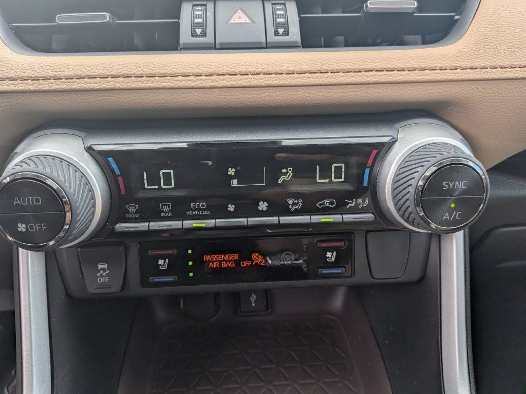 Used 2022 Toyota RAV4 Limited AWD/4WD image 20