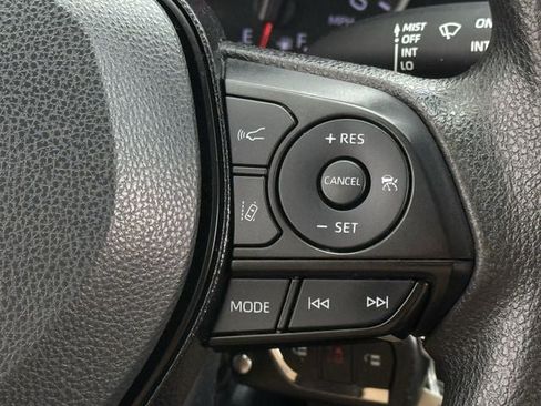 Used 2020 Toyota RAV4 LE FWD image 15
