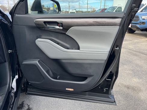 New 2026 Toyota Highlander Platinum AWD/4WD image 28