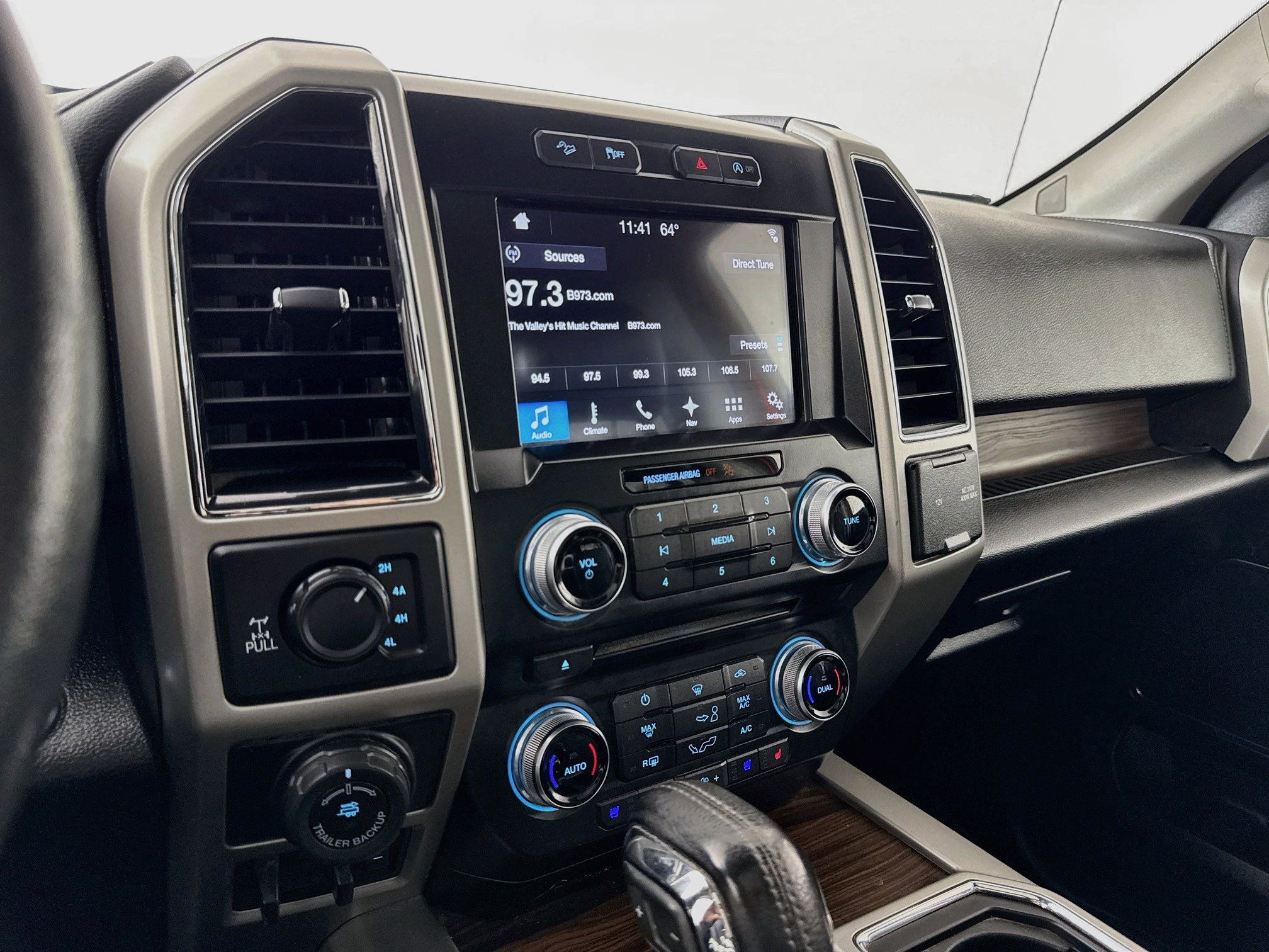 Used 2017 Ford F150 Lariat w/ Equipment Group 502A Luxury AWD/4WD image 17