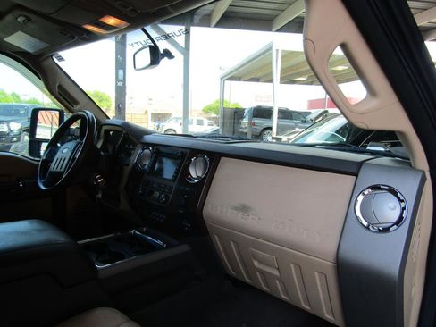 Used 2012 Ford F250 Lariat w/ Chrome Pkg image 10