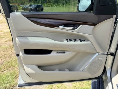 Used 2017 Cadillac Escalade Premium Luxury AWD/4WD image 39