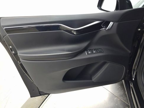 Used 2018 Tesla Model X 75D image 13
