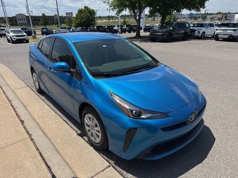 Used 2022 Toyota Prius L Eco FWD image 2