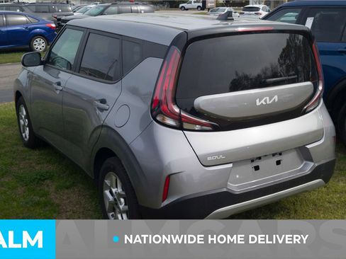 Used 2025 Kia Soul LX w/ LX Technology Package image 4