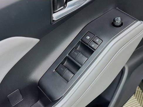 Used 2022 Toyota Highlander XLE image 18