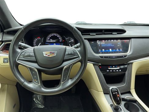 Used 2018 Cadillac XT5 Luxury w/ Driver Awareness Package image 16