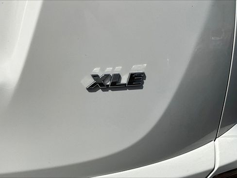 Used 2017 Toyota RAV4 XLE image 29