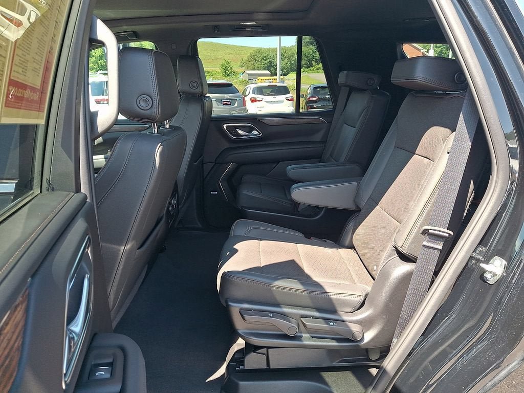Used 2024 Chevrolet Tahoe High Country AWD/4WD image 10