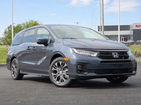 New 2026 Honda Odyssey Touring image 2