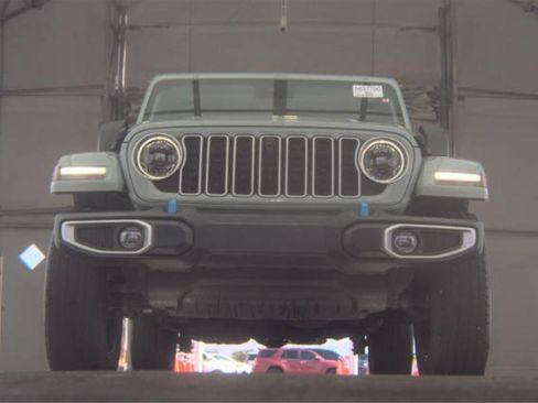 Used 2024 Jeep Wrangler Unlimited Sahara w/ Technology Group AWD/4WD image 8
