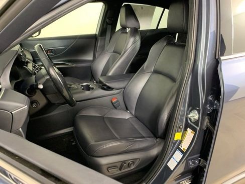 Used 2022 Toyota Venza XLE image 30