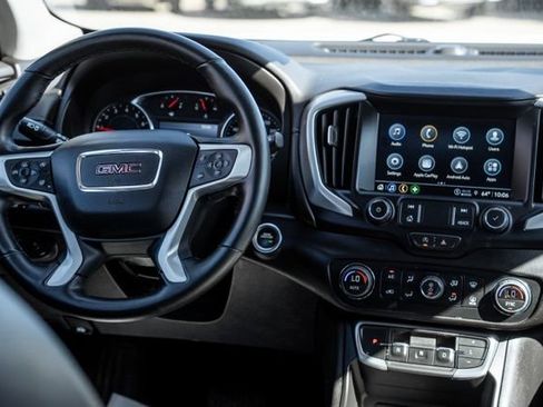 Used 2024 GMC Terrain SLT AWD/4WD image 16