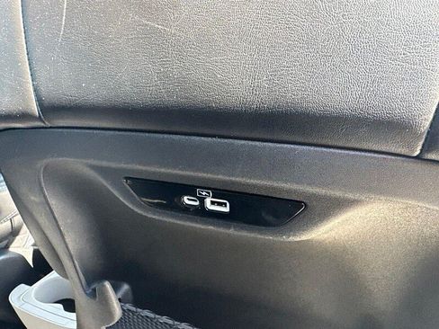 Used 2023 Chrysler Pacifica Touring-L FWD image 26