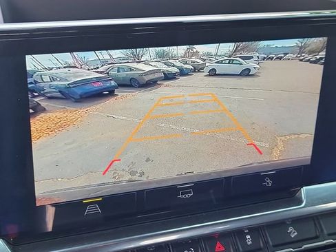 Used 2024 Chevrolet Silverado 1500 LT Trail Boss w/ Convenience Package II image 27