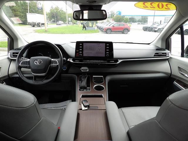 Used 2022 Toyota Sienna XLE FWD image 29