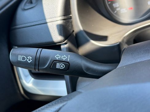 Used 2024 GMC Terrain SLE FWD image 25