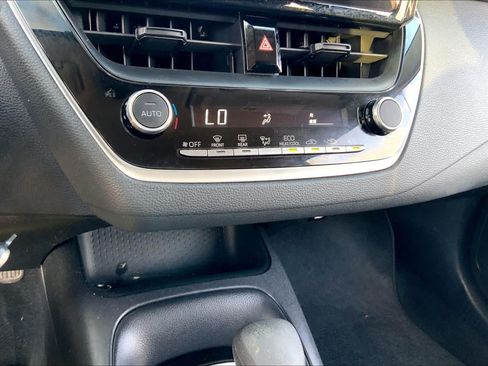 Used 2024 Toyota Corolla LE FWD image 31