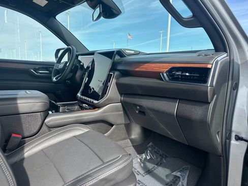 Used 2025 GMC Yukon XL Denali AWD/4WD image 37