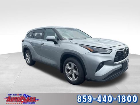 Used 2024 Toyota Highlander LE AWD/4WD image 8