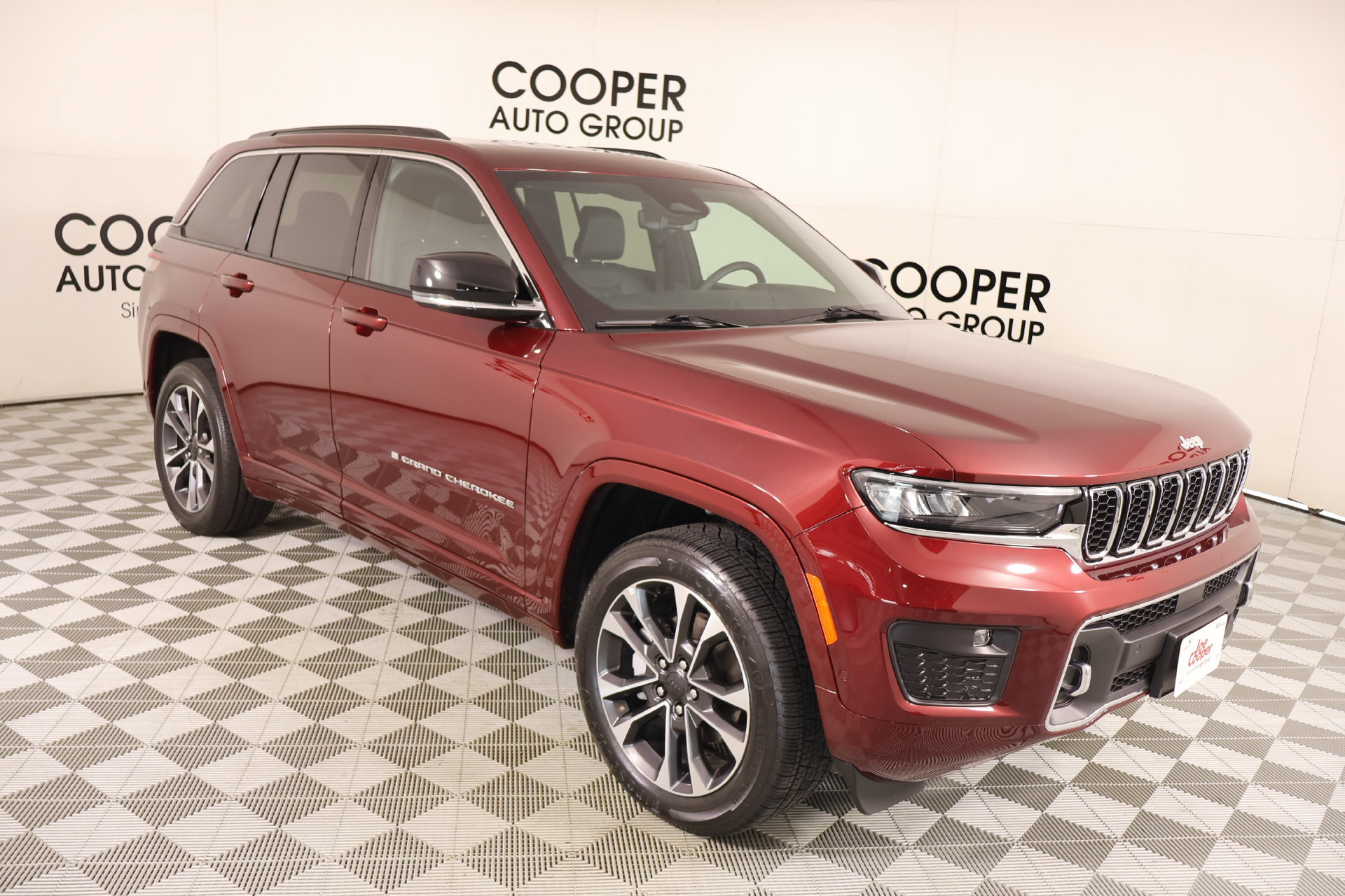 Used 2024 Jeep Grand Cherokee Overland w/ Luxury Tech Group IV AWD/4WD 360° Tour